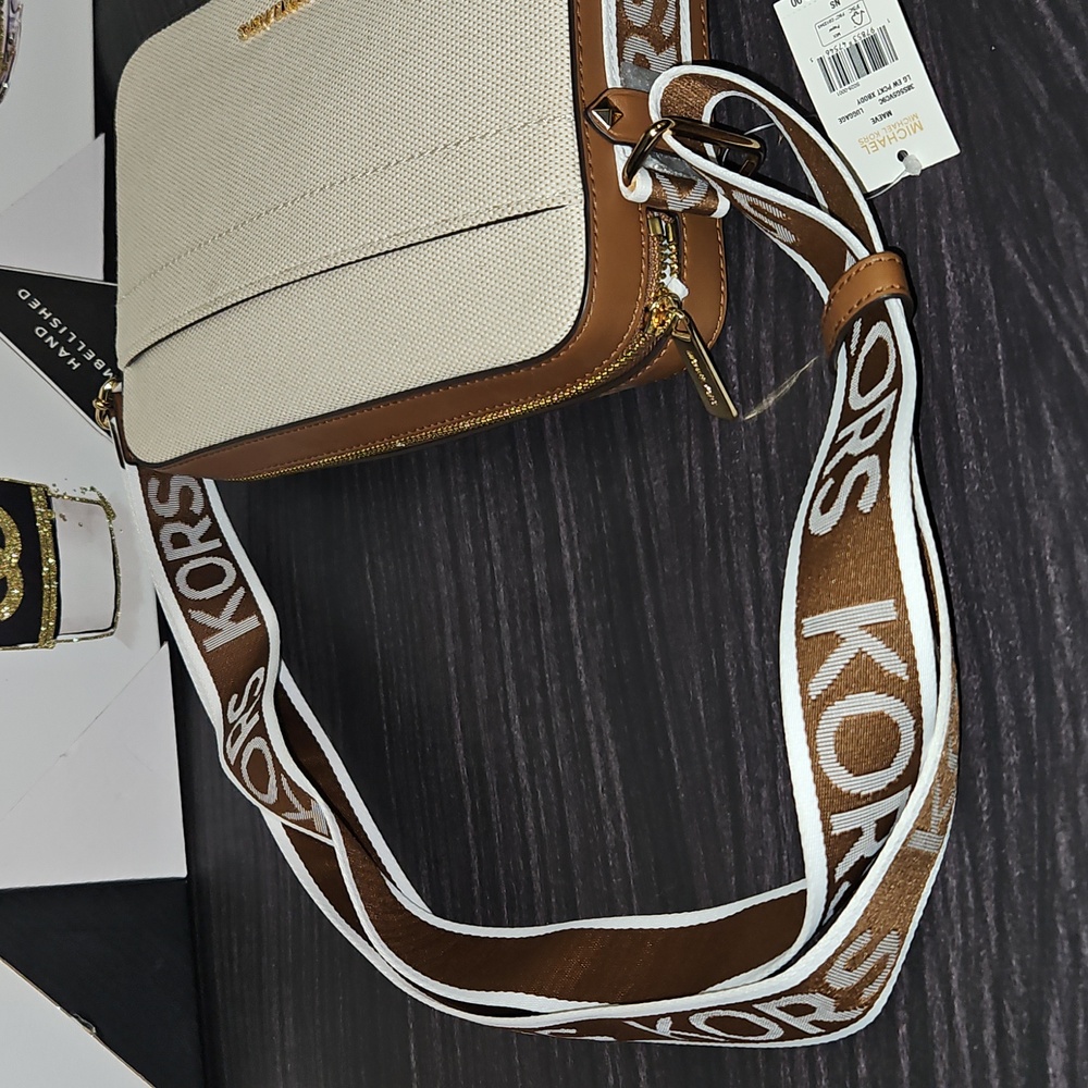 🚨SOLD🚨Michael kors Nwt crossbody $258 Retail - Picture 4 of 11